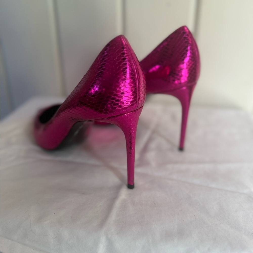 Saint Laurent
Zoe exotic leathers heels Fuchsia Heels, RARE, new. 41 or size 10 - Picture 7 of 13